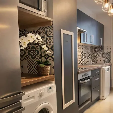 - Executive With Lift For 8 * Parijs