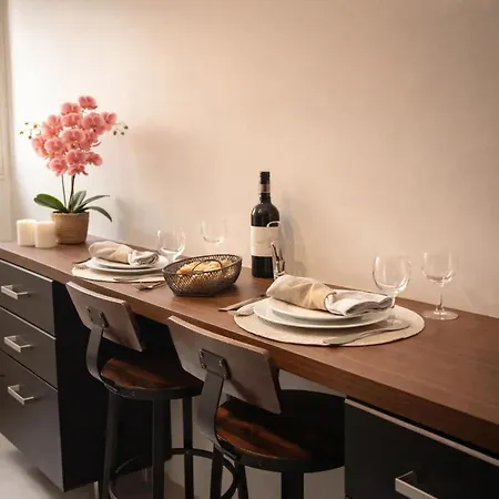 - Executive With Lift For 8 Appartement Parijs
