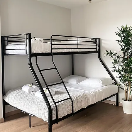 Luxurious & Spacious Flat In Apartment *