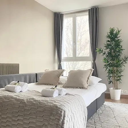 Luxurious & Spacious Flat In * Paris