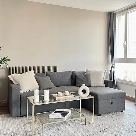 Luxurious & Spacious Flat In Appartement