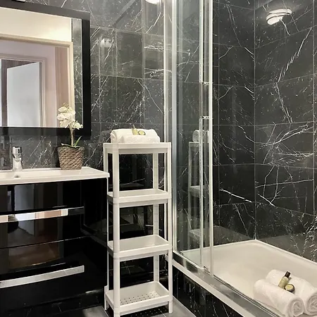 Luxurious & Spacious Flat In *