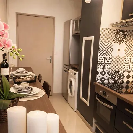 Апартаменты - Executive With Lift For 8