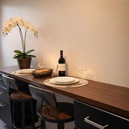 Апартаменты - Executive With Lift For 8