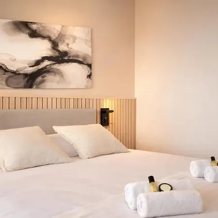 - Executive With Lift For 8 * Париж