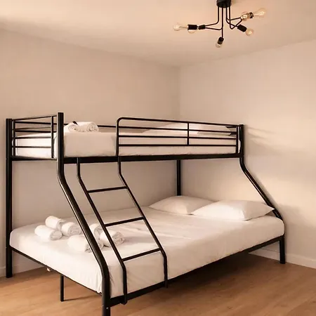 - Executive With Lift For 8 * Париж