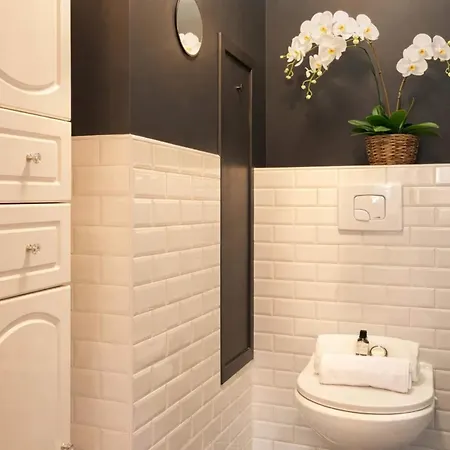 - Executive With Lift For 8 * Париж