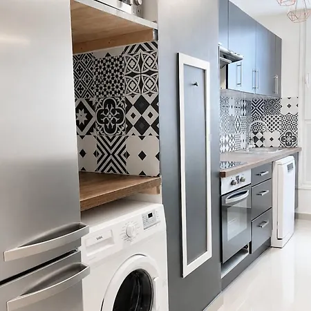 - Executive With Lift For 8 * باريس
