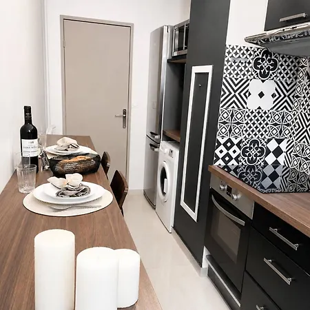 - Executive With Lift For 8