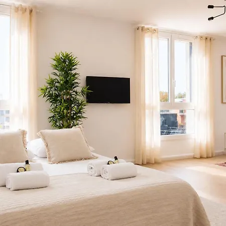 - Executive With Lift For 8 Paris