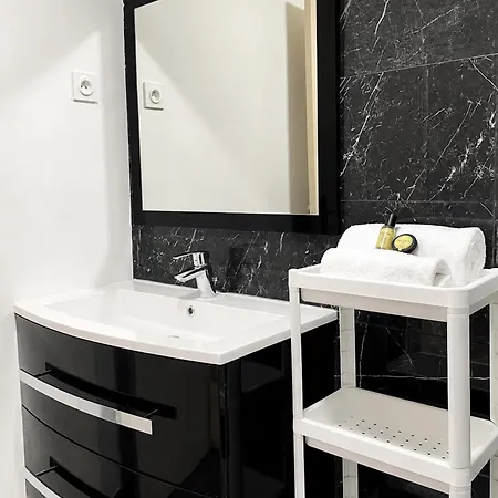 - Executive With Lift For 8 * باريس