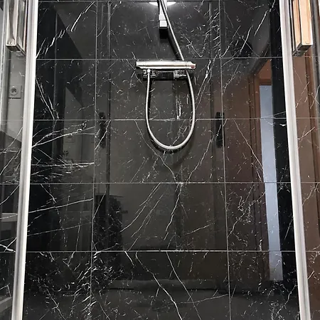 - Executive With Lift For 8 باريس
