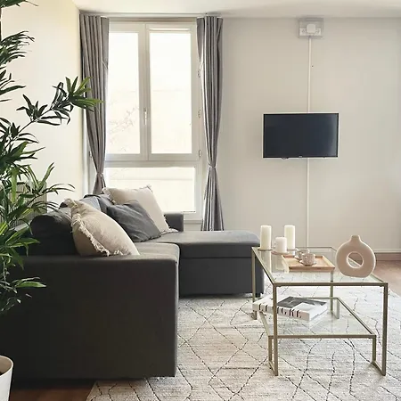 - Executive With Lift For 8 *