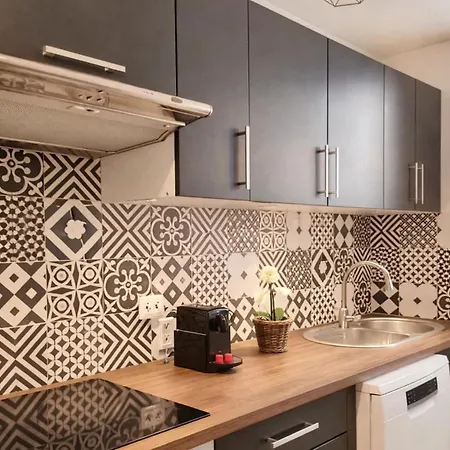 - Executive With Lift For 8 Apartament *